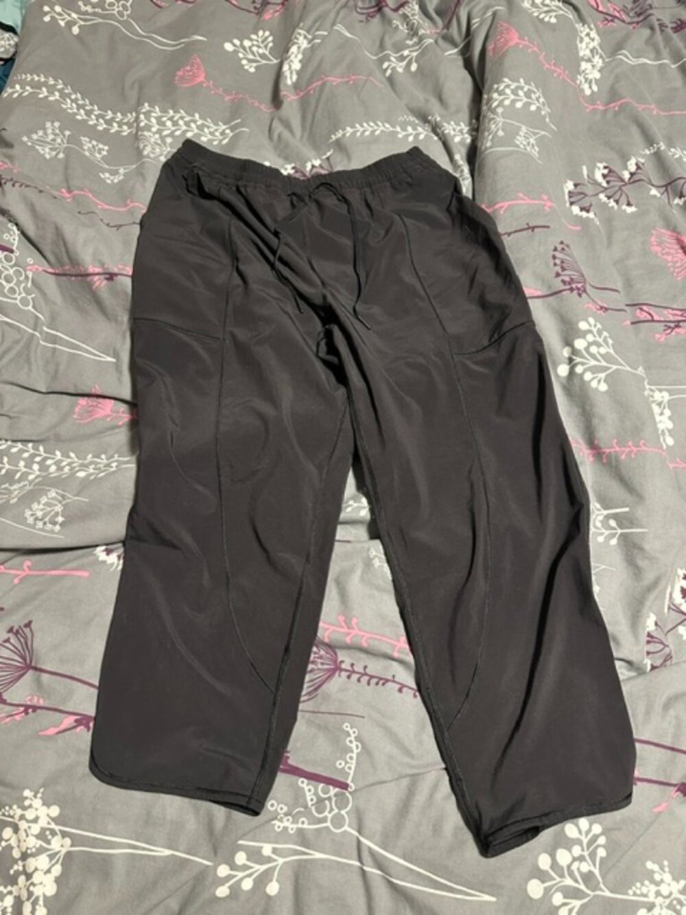 Lululemon seek stillness crops size 10